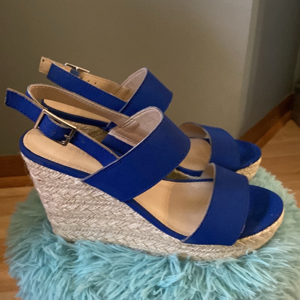 “WORN ONCE” WEDGE SHOES SIZE 7! IN EXCELLENT CONDITION! SMOKE FREE HOME! - Picture 2 of 7